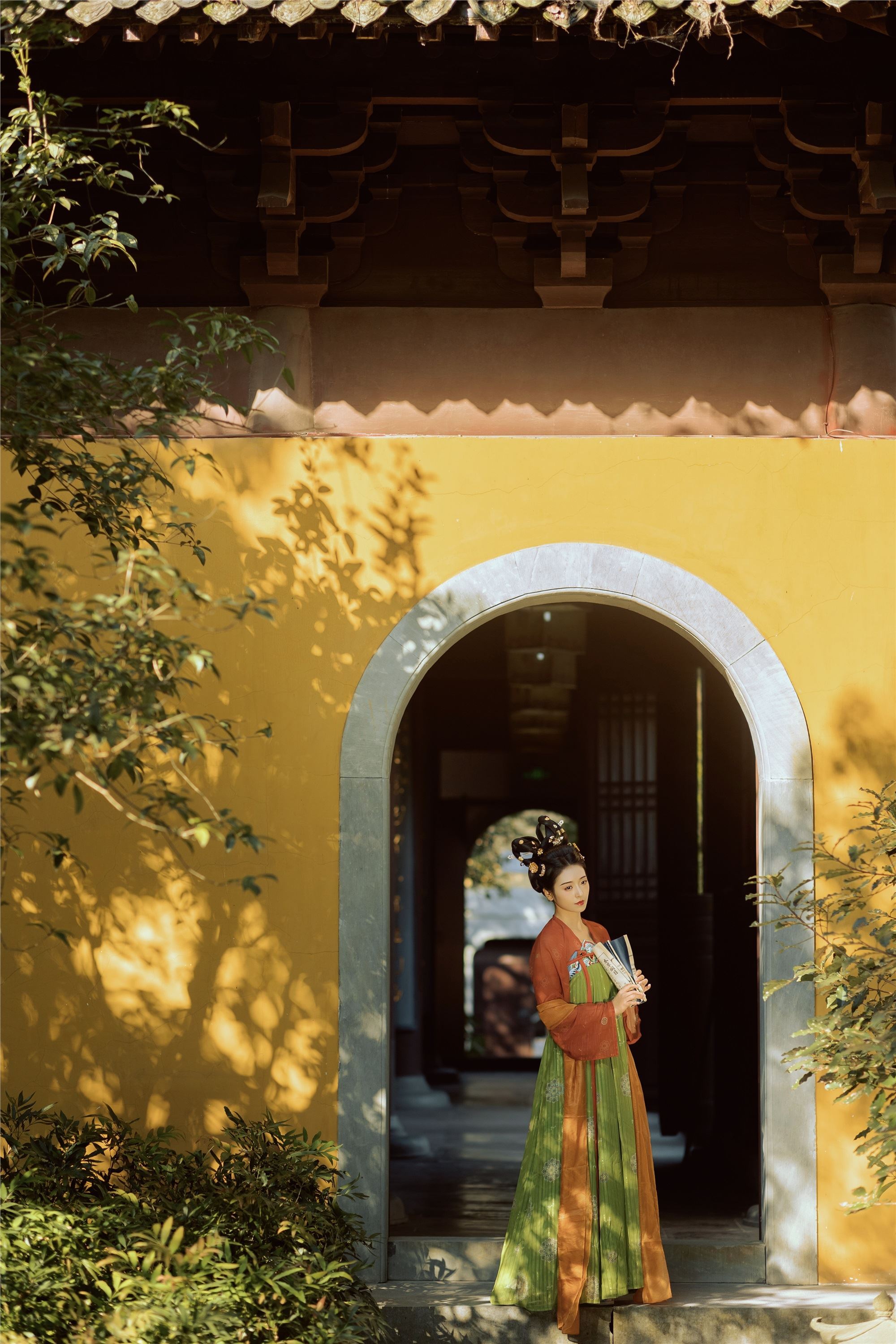 YITUYU艺图语 2025.01.14 悭晚秋 墨律